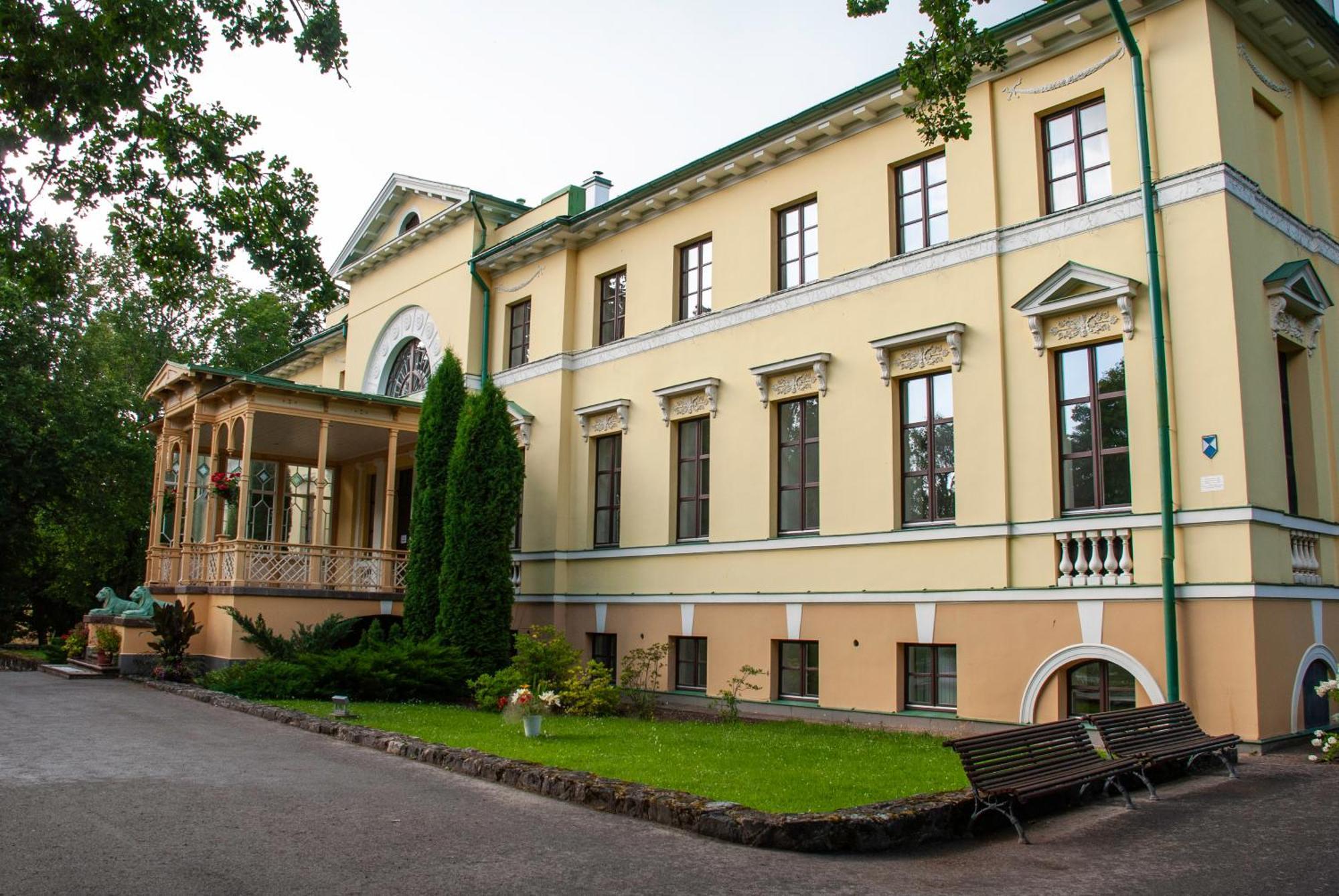 Готель Nauksenu Muiza Naukseni Екстер'єр фото